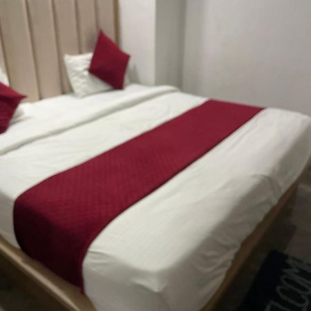 Hotel Golden Door Mathura Eksteriør billede